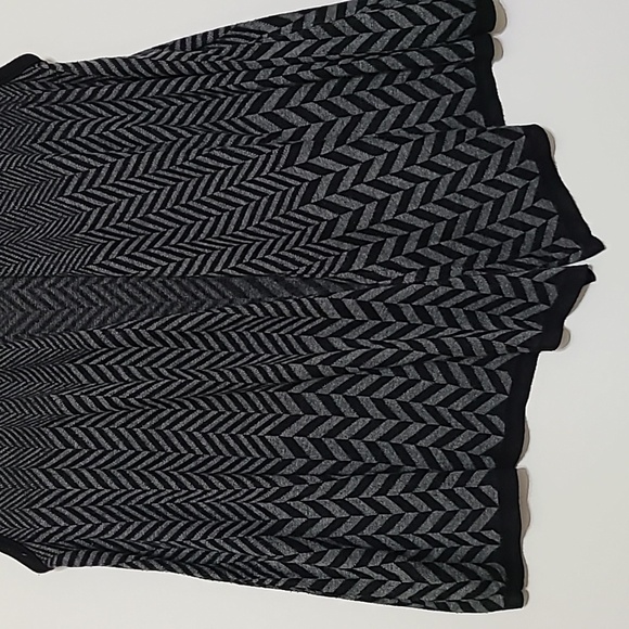 ART AND SOUL Black & Gray Sleeveless Open Front Sleeveless Cardigan - Size Mediu - Picture 3 of 11